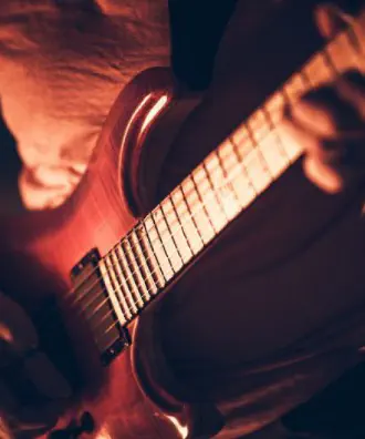 Guitar Hero PS4 - Pelaamalla paremmaksi kitaristiksi